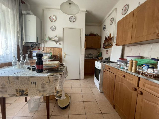 Eladó téglalakás, Zircen, Hűség utcában 46 M Ft, 2+1 szobás