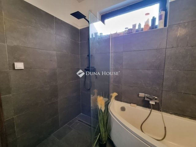 Eladó családi ház, Budaörsön 170 M Ft, 3 szobás