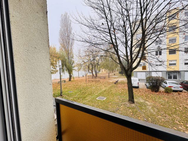 Eladó panellakás, Győrött 54 M Ft, 2 szobás