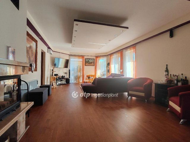 Eladó családi ház, Kápolnásnyéken 189 M Ft, 4 szobás