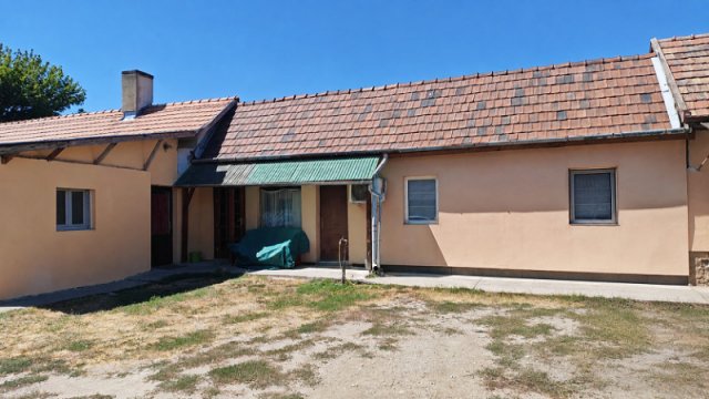 Eladó családi ház, Üllőn 175 M Ft, 6 szobás