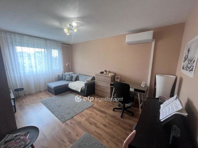 Eladó panellakás, Szegeden 47.9 M Ft, 2 szobás