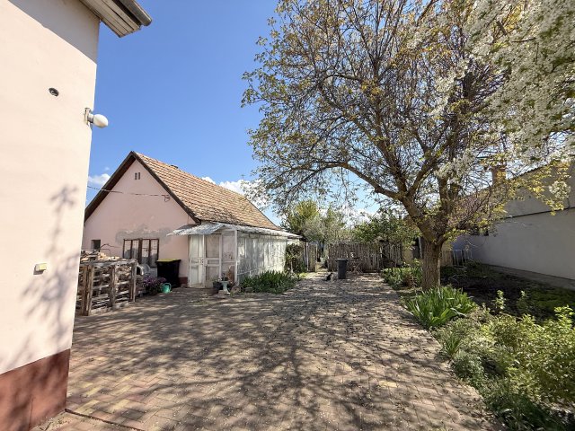 Eladó családi ház, Siófokon 99.5 M Ft, 6 szobás