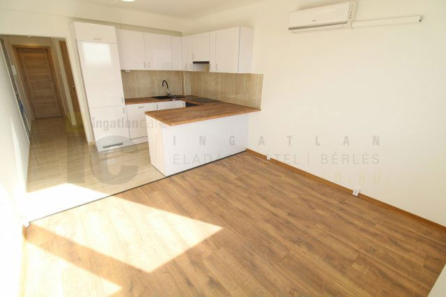 Eladó panellakás, Szegeden 59.9 M Ft, 4 szobás