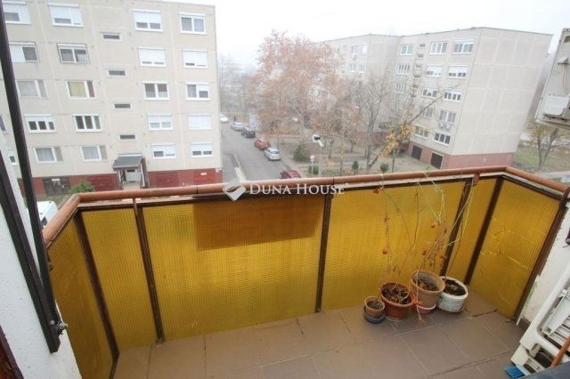 Eladó panellakás, Kecskeméten 45.9 M Ft, 3 szobás