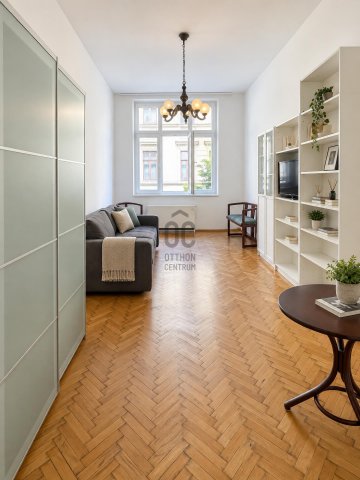 Eladó téglalakás, Budapesten, VI. kerületben 59.8 M Ft, 2 szobás