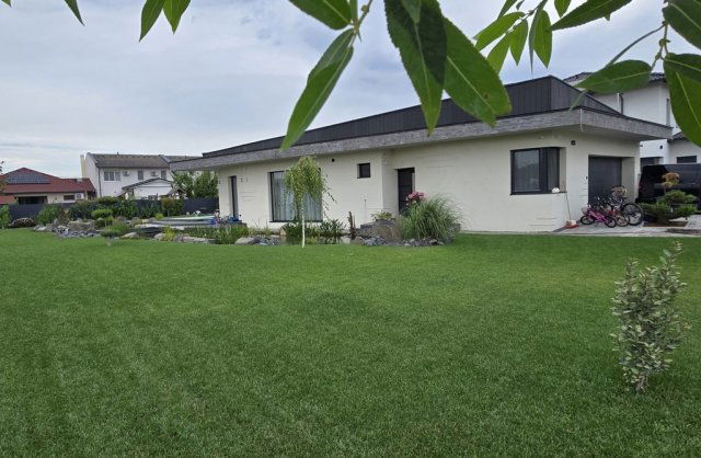 Eladó családi ház, Dunaharasztin 239 M Ft, 4 szobás