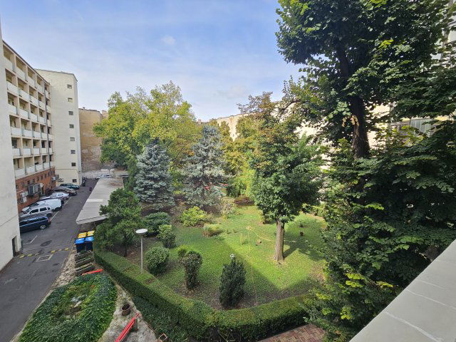 Kiadó téglalakás, albérlet, VIII. kerületben, Harminckettesek terén