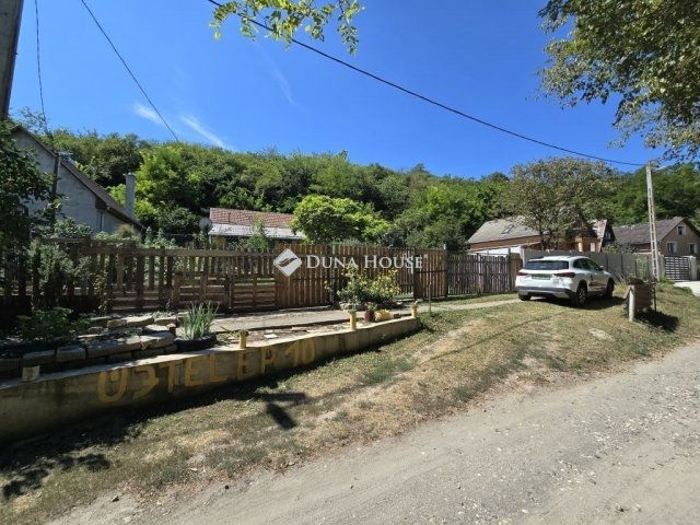 Eladó családi ház, Pécelen 28.9 M Ft, 3 szobás