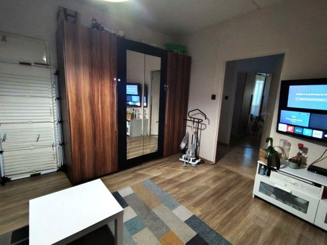 Eladó panellakás, Pécsett 54.9 M Ft, 2+1 szobás