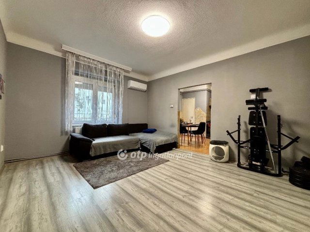 Eladó téglalakás, Nyíregyházán 37 M Ft, 2 szobás