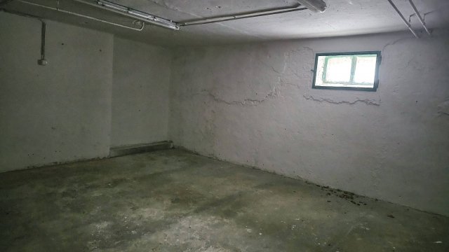 Kiadó ipari ingatlan, Komlón, Kossuth Lajos utcában 25 E Ft / hó