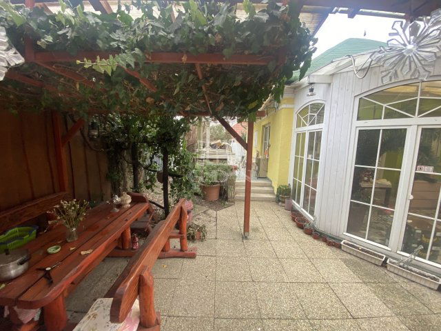 Eladó családi ház, Üllőn 117 M Ft, 4+3 szobás