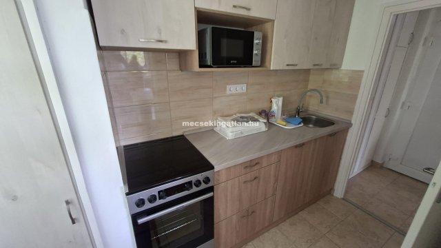 Eladó téglalakás, Pécsett 0.19 M Ft, 2 szobás