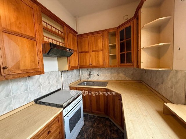 Eladó családi ház, Vecsésen 96 M Ft, 6 szobás