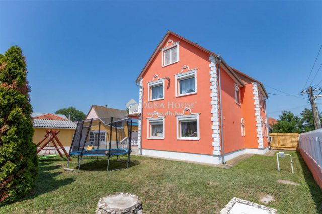 Eladó családi ház, Solton 558.6 M Ft, 5 szobás