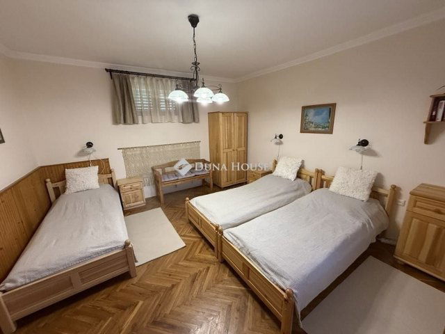 Eladó családi ház, Balatonfenyvesen 179.9 M Ft, 5 szobás
