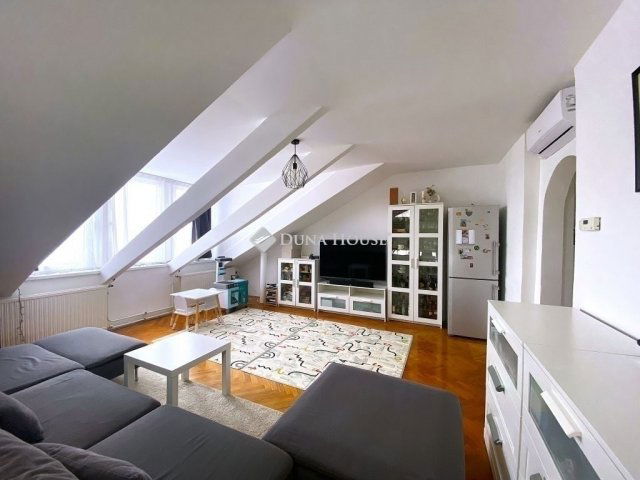 Eladó téglalakás, Pécsett 54.9 M Ft, 3 szobás