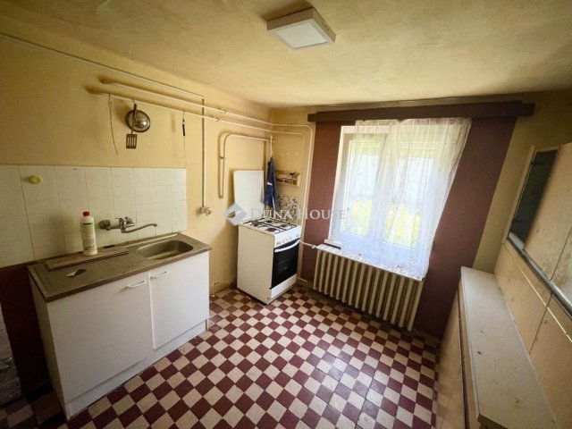 Eladó családi ház, Kápolnásnyéken 41 M Ft, 3 szobás