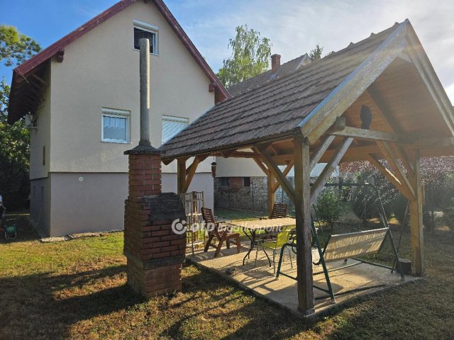 Eladó családi ház, Várkeszőn 30.99 M Ft, 2+1 szobás