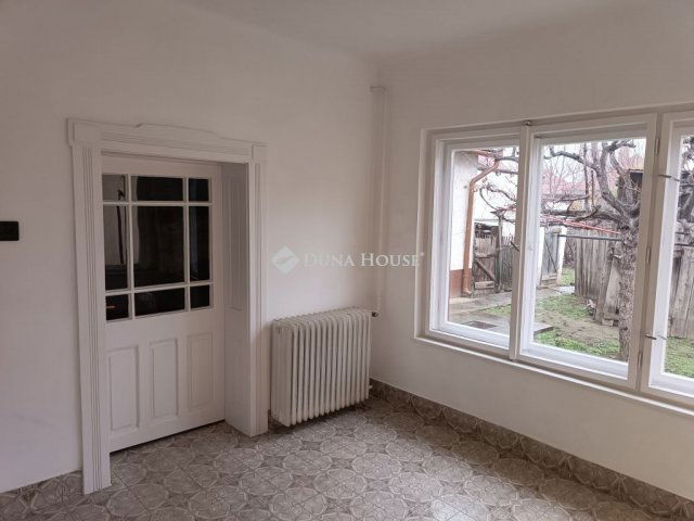 Eladó családi ház, Kiskunfélegyházán 46 M Ft, 2 szobás