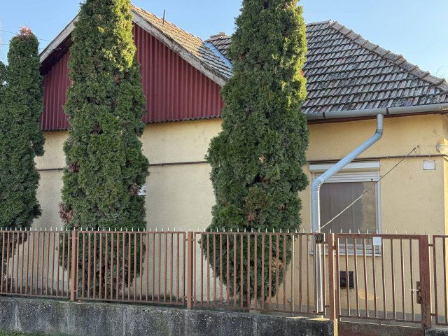 Eladó családi ház, Jászladányon 10.99 M Ft, 3 szobás