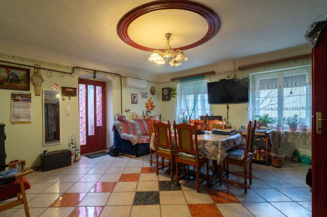 Eladó családi ház, Baján 47.5 M Ft, 3 szobás