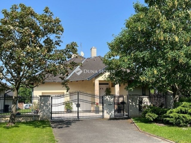 Eladó családi ház, Kőszegen 249.9 M Ft, 5 szobás