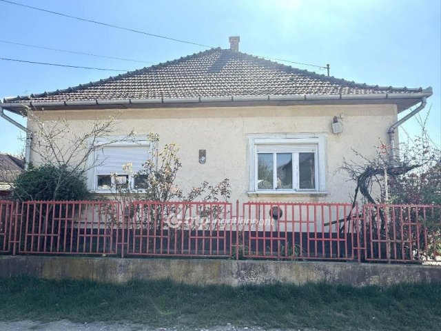 Eladó családi ház, Tiszafüreden 33.5 M Ft, 3+1 szobás