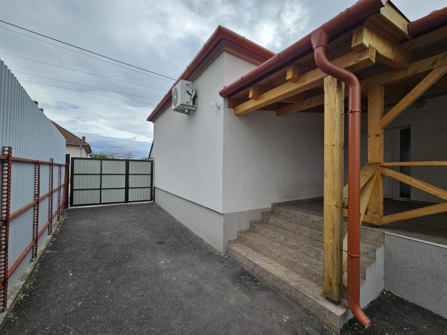 Eladó családi ház, Pápán 59.9 M Ft, 2+1 szobás
