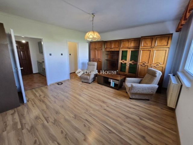 Eladó panellakás, Veszprémben 32.9 M Ft, 1 szobás