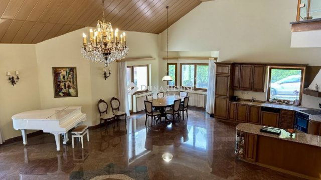 Eladó családi ház, Leányfaluban 582 M Ft, 6+1 szobás