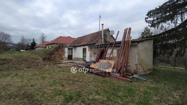 Eladó családi ház, Pécsett 19.9 M Ft, 2 szobás