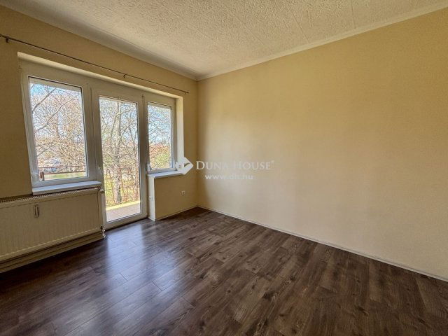 Eladó téglalakás, Nyergesújfaluban 36.99 M Ft, 2 szobás