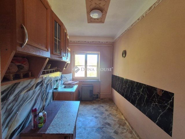 Eladó téglalakás, Ózdon 5.8 M Ft, 2 szobás