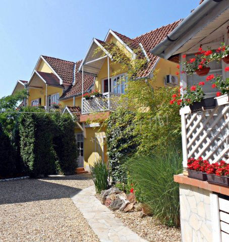 Eladó téglalakás, Egerben 79 M Ft, 5 szobás