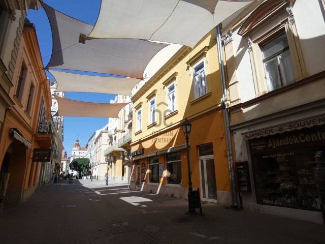 Eladó téglalakás, Pécsett 32.9 M Ft, 1 szobás