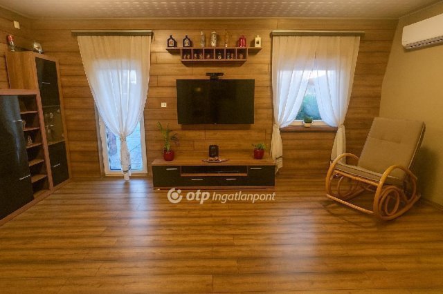 Eladó családi ház, Alsónémediben 169.9 M Ft, 7 szobás