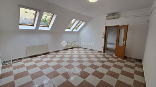 Eladó téglalakás, Veszprémben, Jókai Mór utcában 70 M Ft