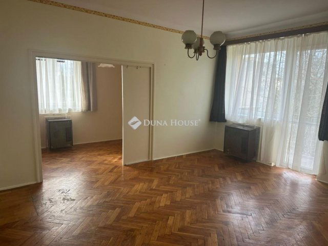 Eladó téglalakás, Kecskeméten 32.9 M Ft, 2 szobás