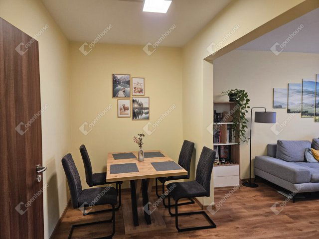 Eladó panellakás, Mosonmagyaróváron 47.9 M Ft, 2 szobás