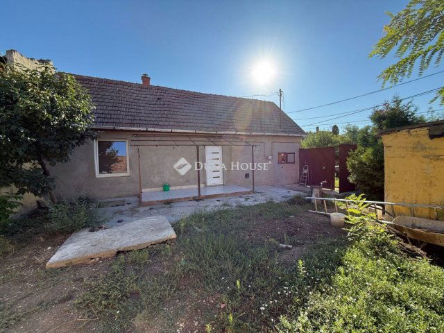Eladó családi ház, Kecskeméten 27.9 M Ft, 2 szobás