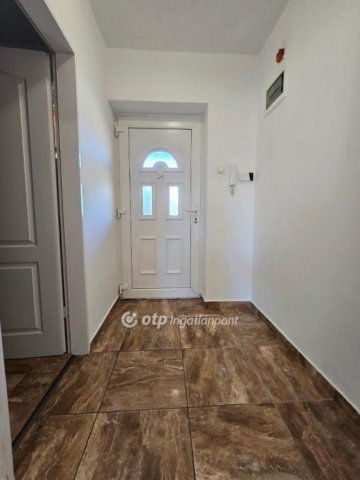 Eladó téglalakás, Pápán 33.49 M Ft, 1+1 szobás