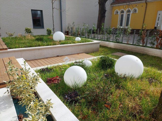 Eladó téglalakás, Siófokon 72.428 M Ft, 2 szobás