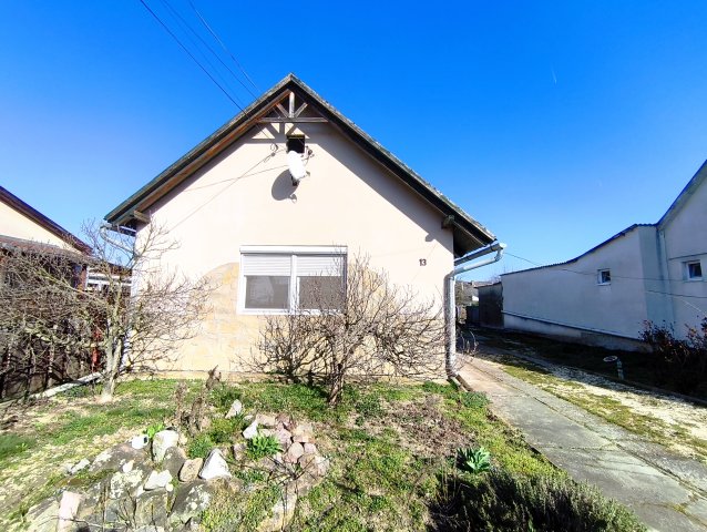 Eladó családi ház, Dombóváron, Báthori utcában 21 M Ft