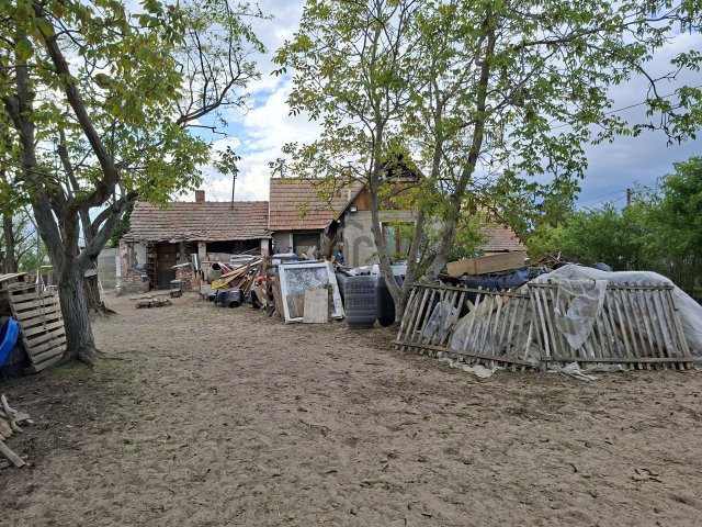 Eladó családi ház, Délegyházán 65 M Ft, 1 szobás