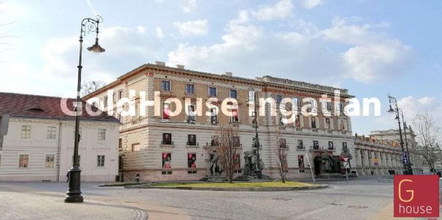 Eladó téglalakás, Budapesten, I. kerületben, Szarvas téren