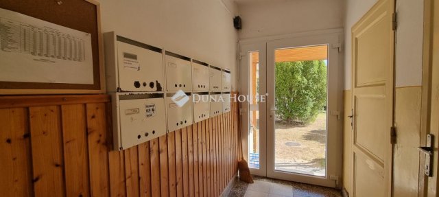 Eladó téglalakás, Hévízen 24 M Ft, 1 szobás