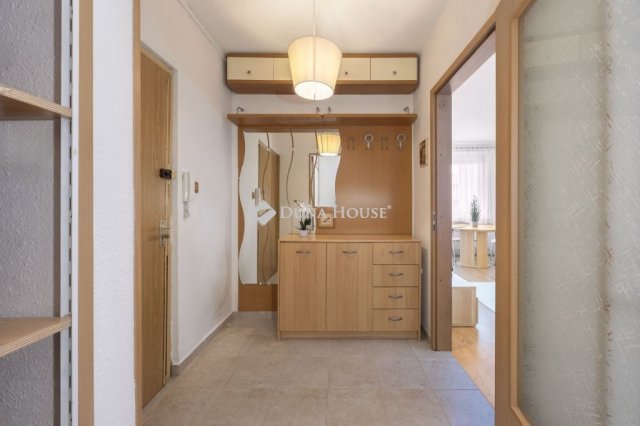 Eladó téglalakás, III. kerületben, Selyemfonó utcában