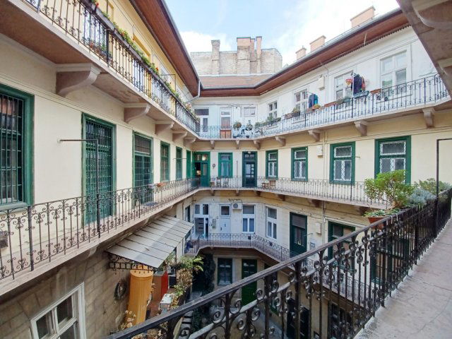 Eladó téglalakás, VIII. kerületben, Népszínház utcában